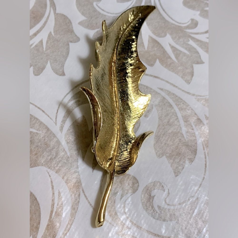 Vintage Monet Leaf Brooch Pin Gold Tone 4” Gorgeous